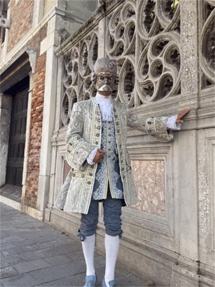 Traje de esmoquin barroco roco - Badminton Victory reseña y precio