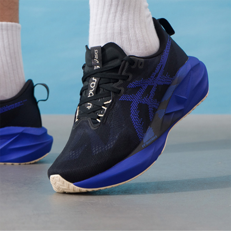 Asics NOVABLAST 5 Negro Azul R - Badminton Victory reseña y precio