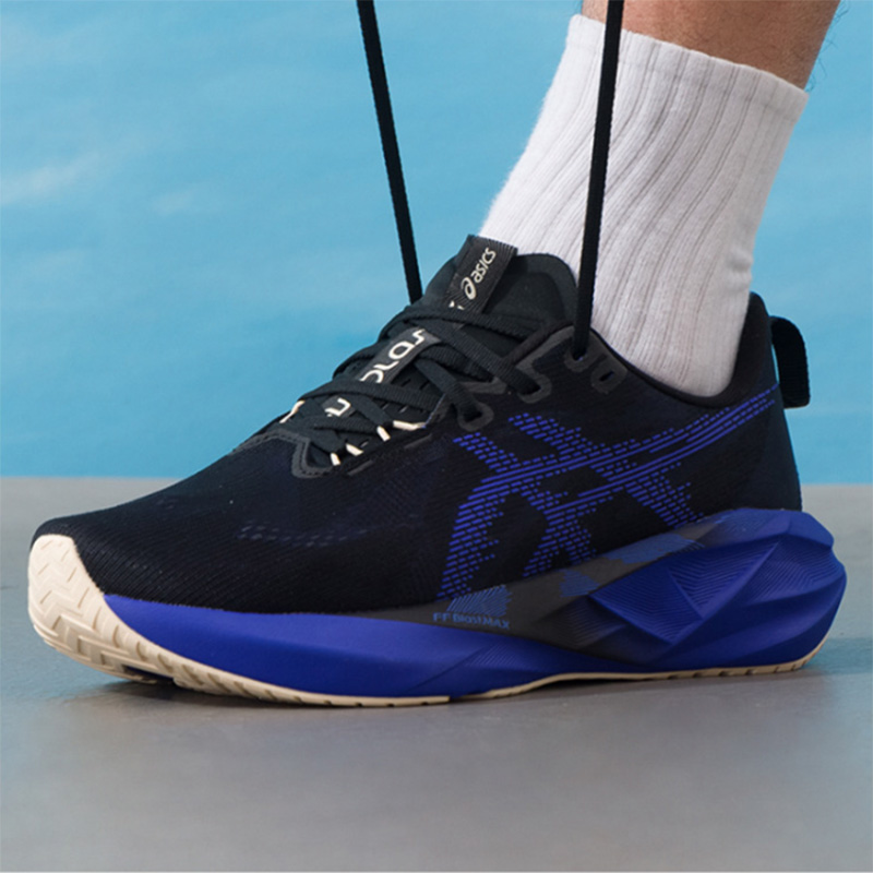 Asics NOVABLAST 5 Negro Azul R - Badminton Victory reseña y precio